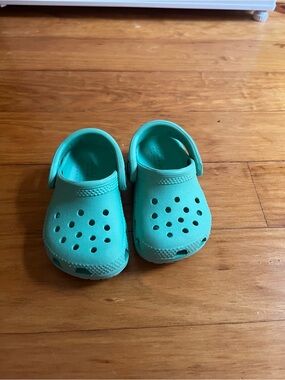 Baby Crocs size 4, teal